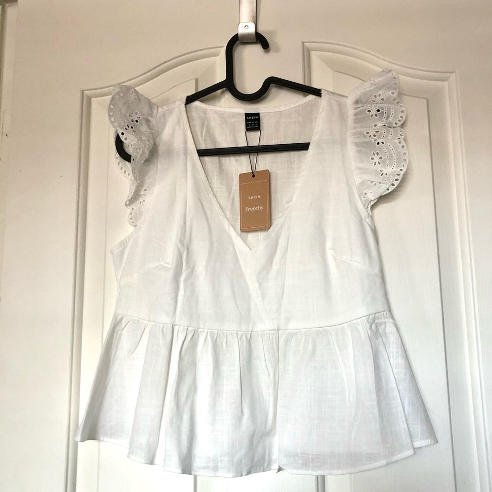 NWT SHEIN White Eyelet Flutter Sleeve Peplum Top - Picture 1 of 4